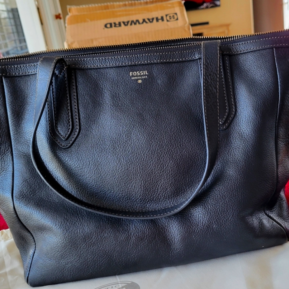 Fossil top zip tote bag